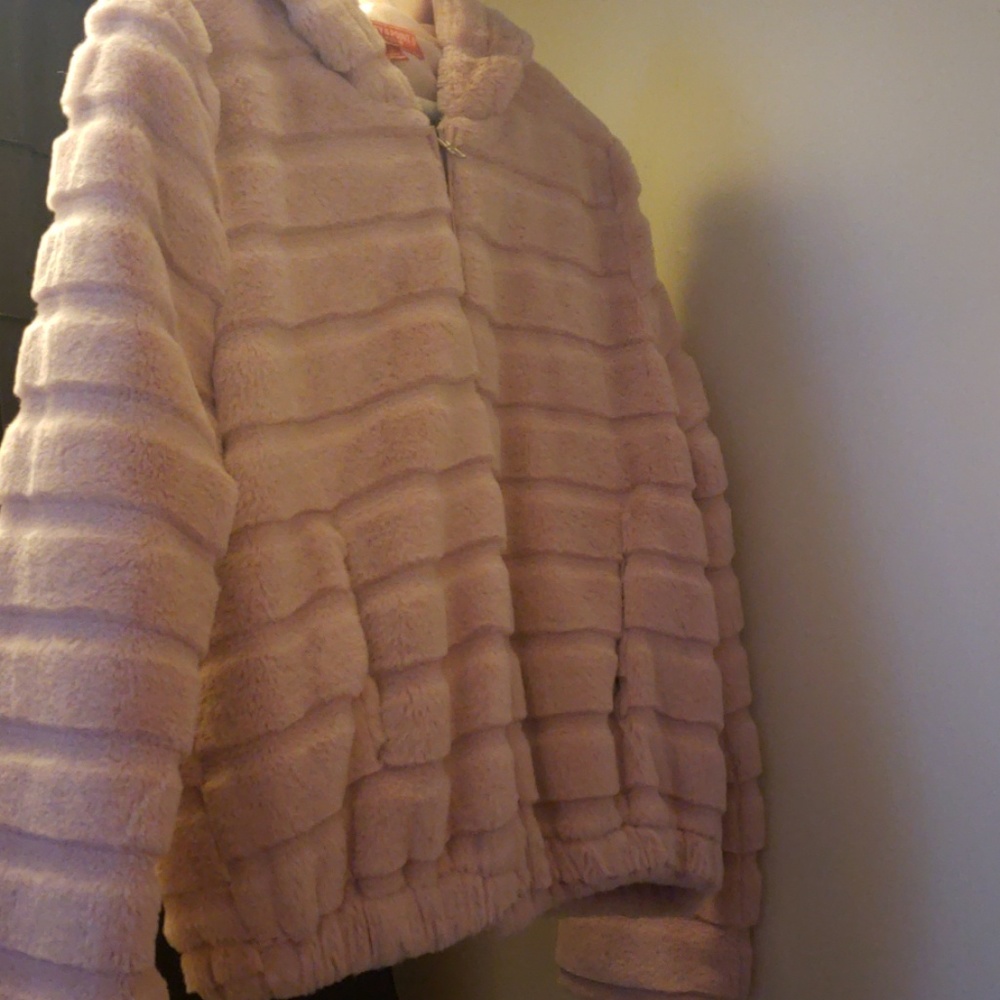 Puffy Jacket - Picture 3 of 6